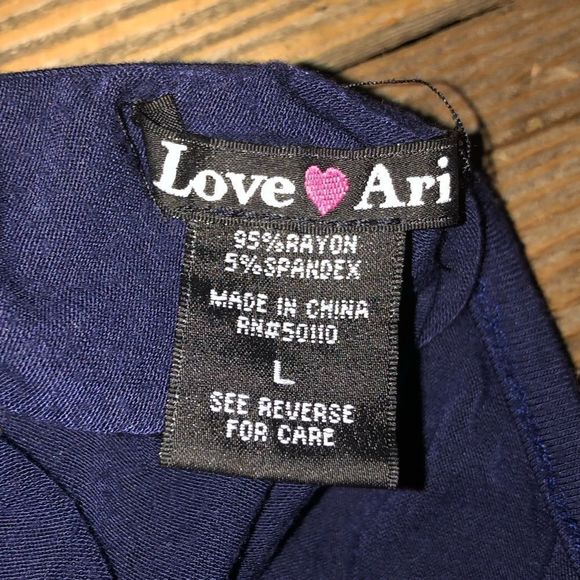 💕5️⃣Love Ari navy romper sz Lg fits med also and super soft and stretchy - Picture 5 of 5